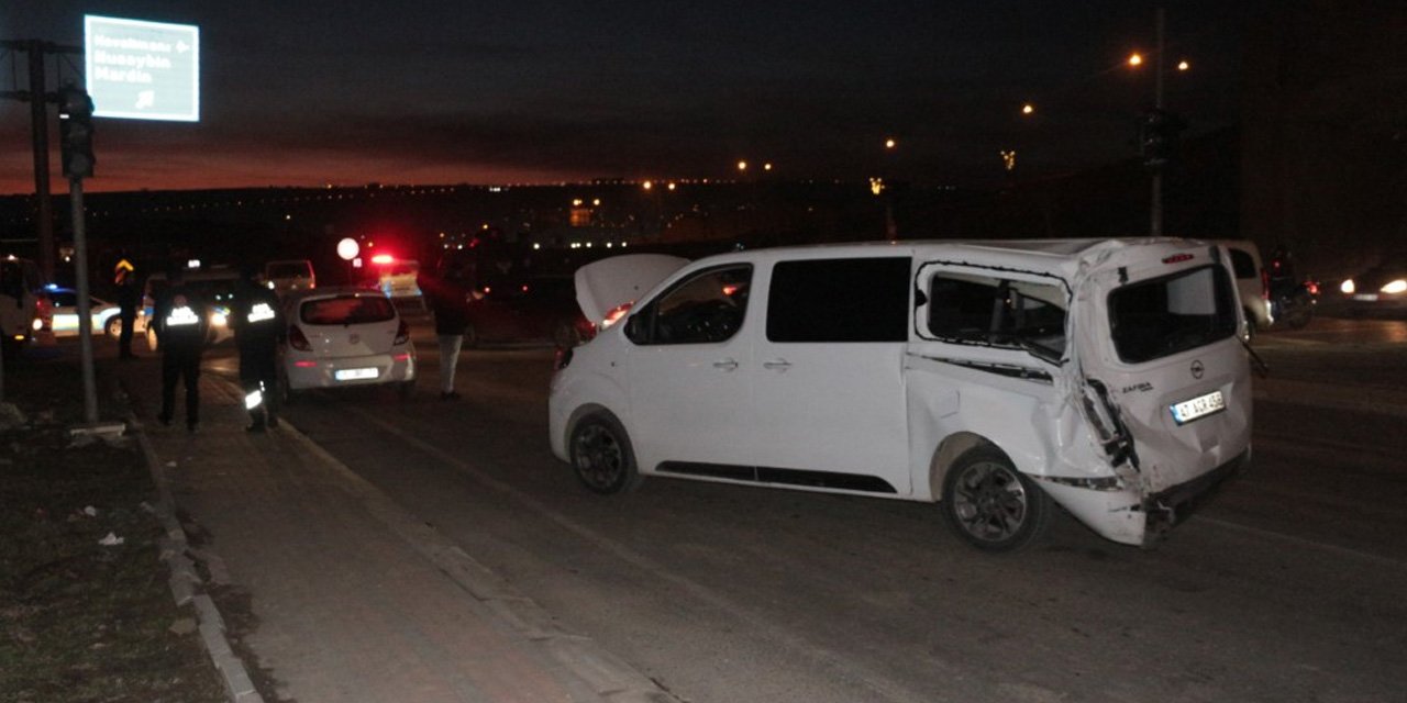 Freni boşalan vinç 6 araca çarptı: 7 yaralı