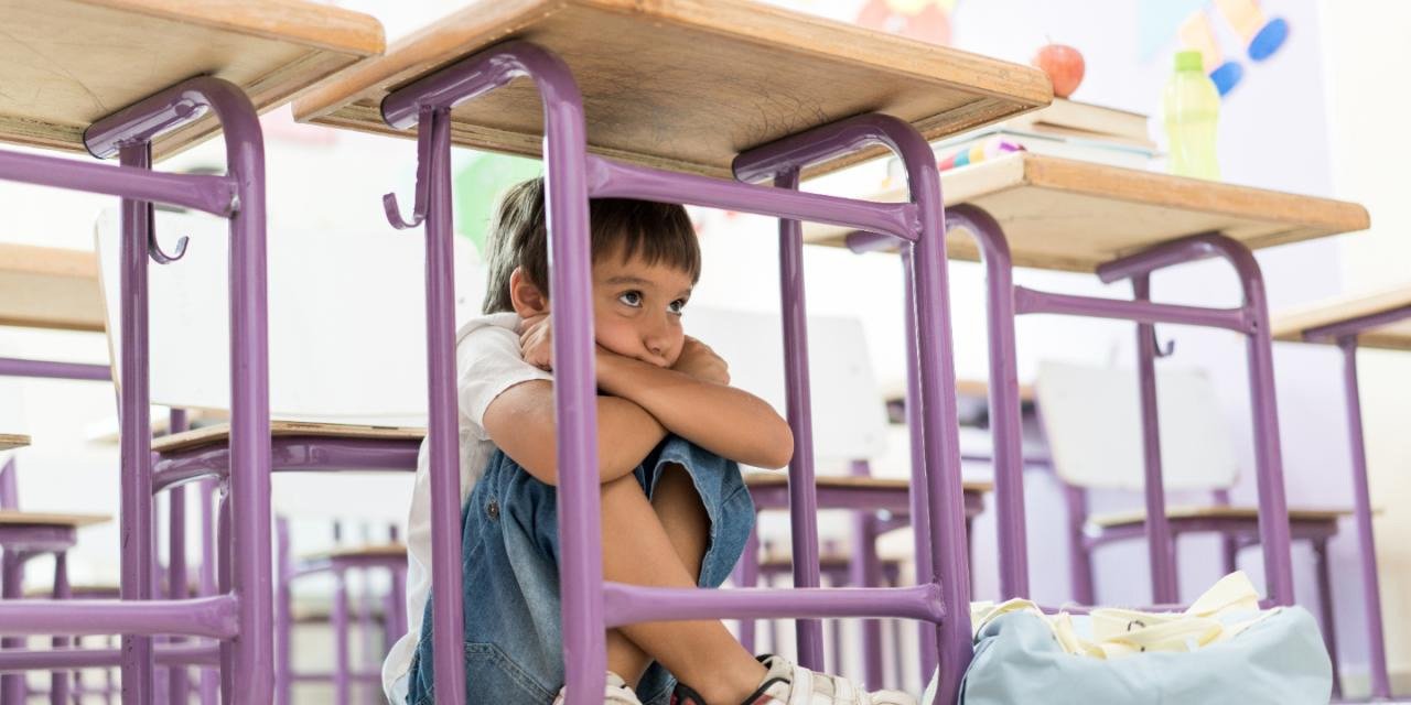 Ebeveynlerin bilmeden yaptığı çocukları kapanmaya sürükleyen hatalar
