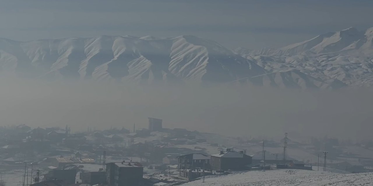 Yüksekova'da sis hayatı olumsuz etkiledi