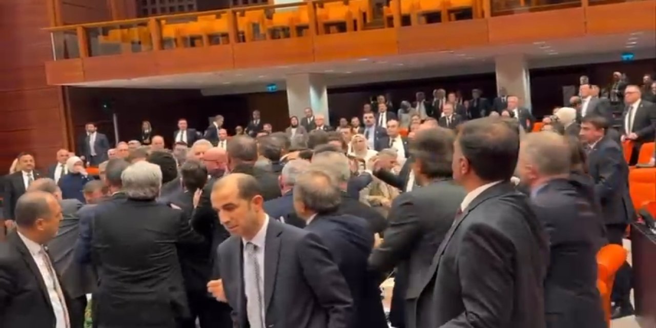 Mecliste bütçe görüşmeleri yumruklu kavgayla bitti