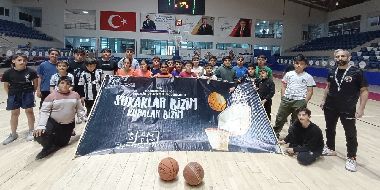 Hakkâri'de sokak basketbolu heyecanı