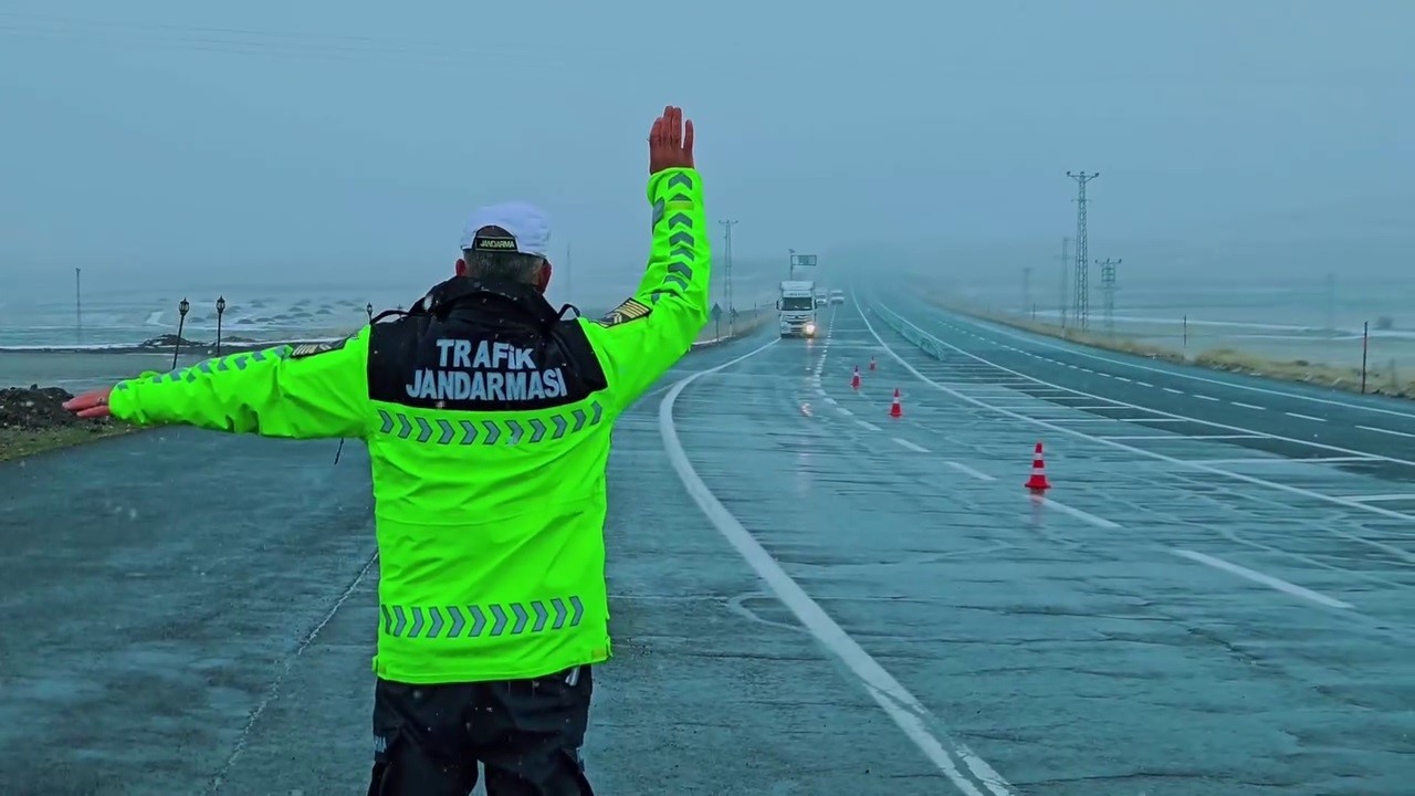 Jandarmadan kış lastiği denetimi
