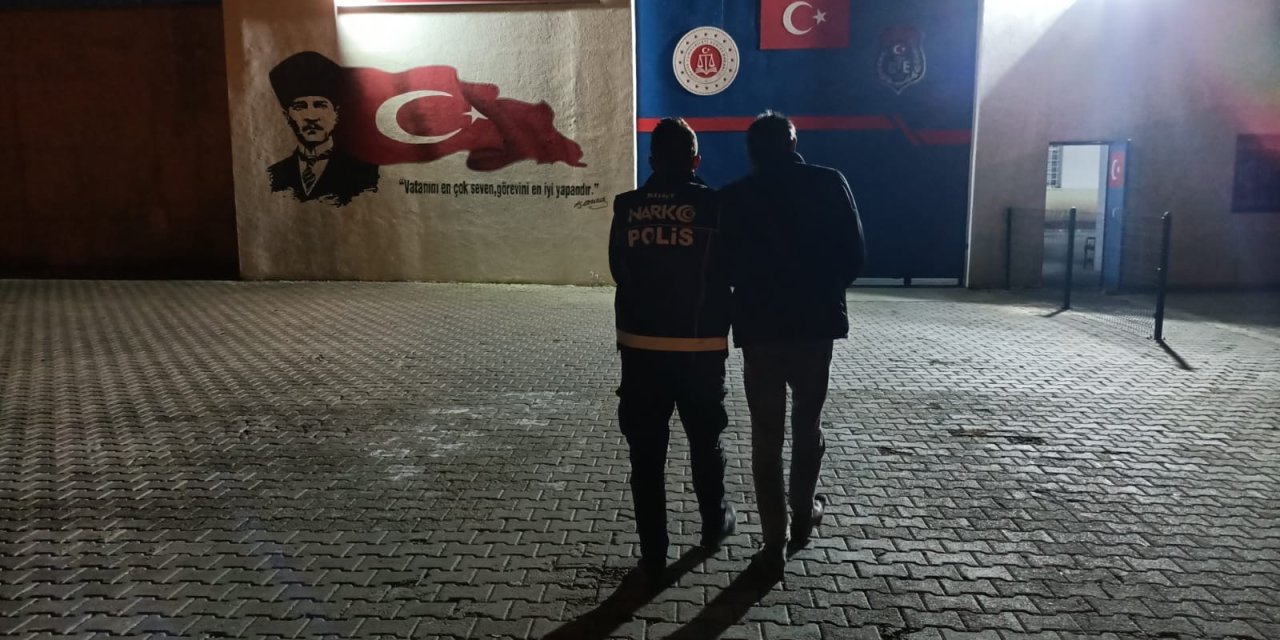 Midelerinde 1,6 kilo uyuşturucu çıkarıldı