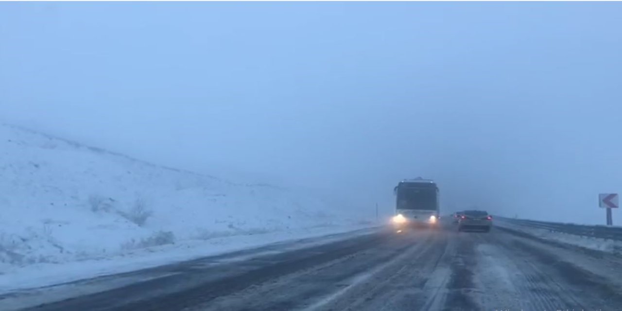 Kar yağışı ulaşımı aksattı