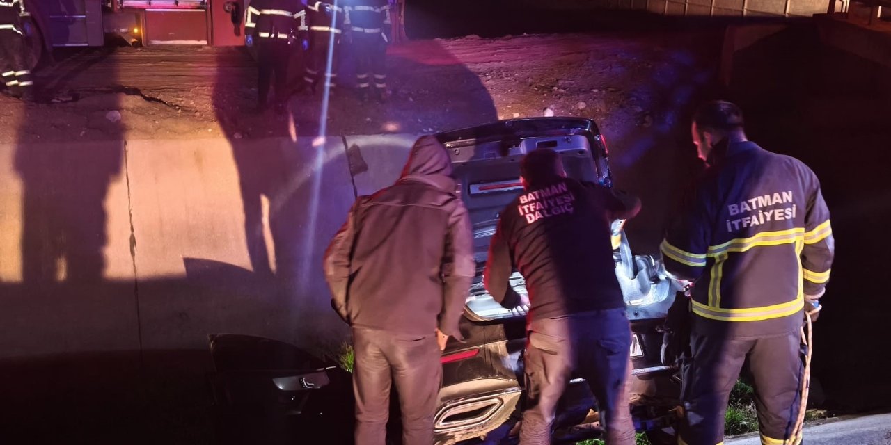 Otomobil su kanalına uçtu: 1 yaralı