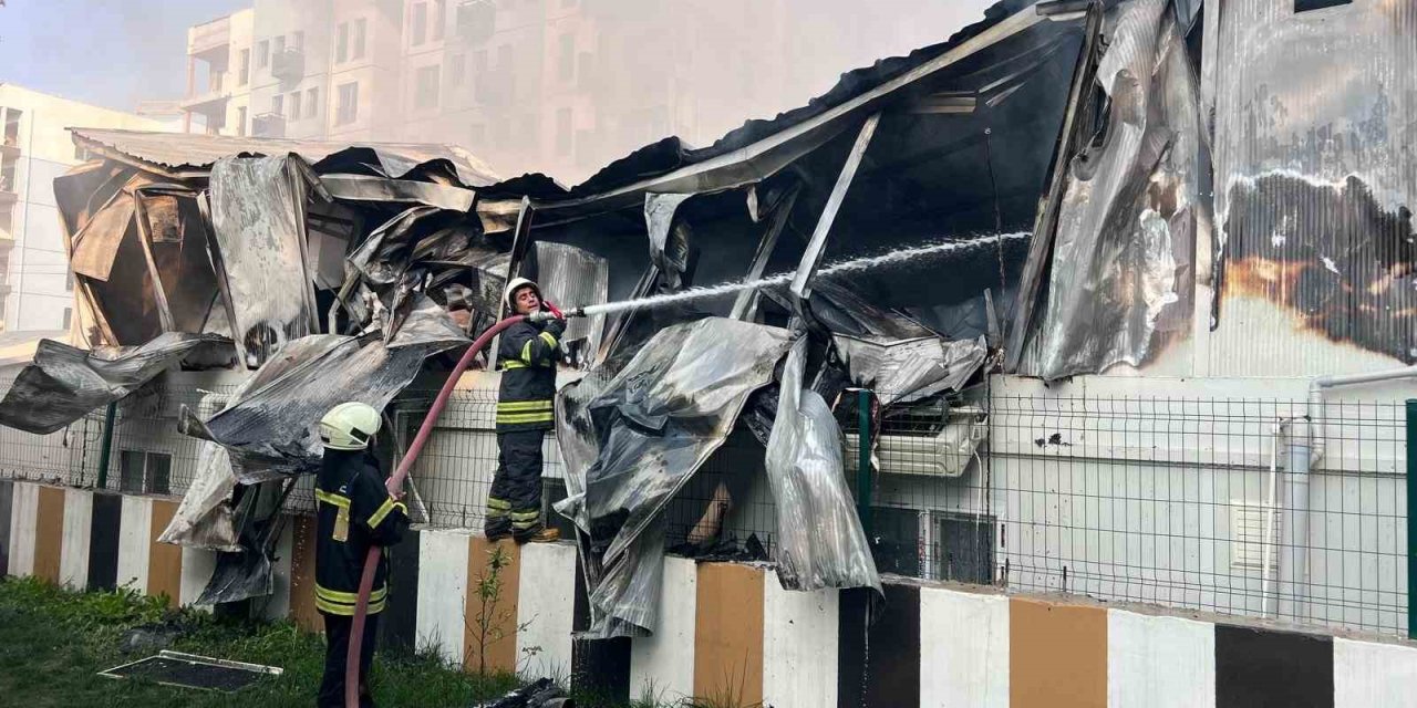 İşçilerin kaldığı konteyner yandı