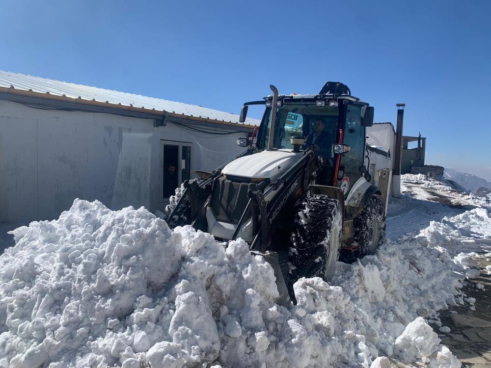 Hakkari'de 2 köy ve 10 mezra yolu kapandı