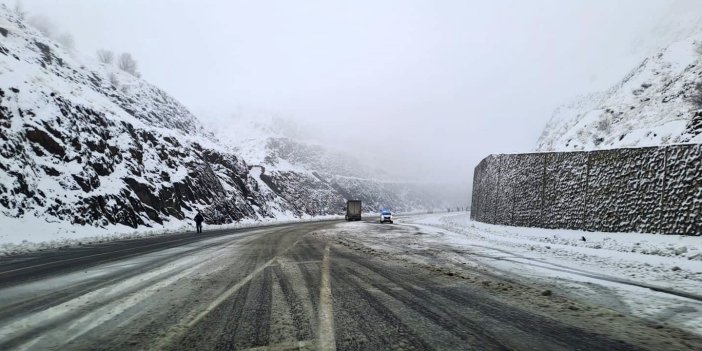 Lice’de kar yağışı hayatı olumsuz etkiledi