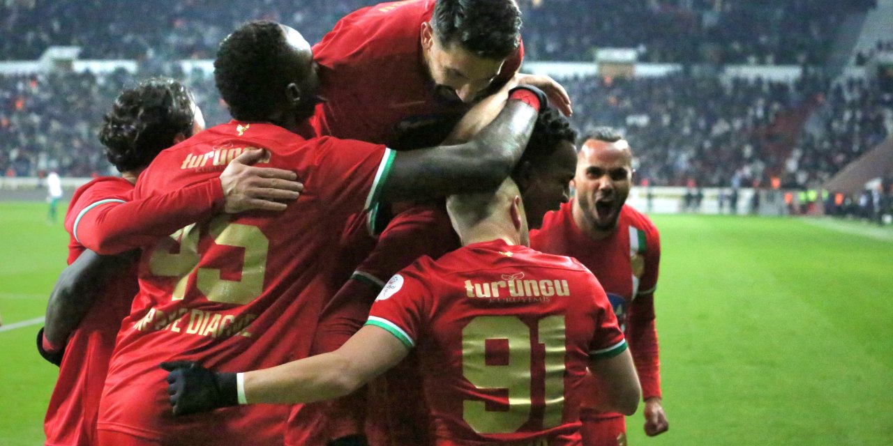 Lider Amedspor 3 puanı 3 golle aldı