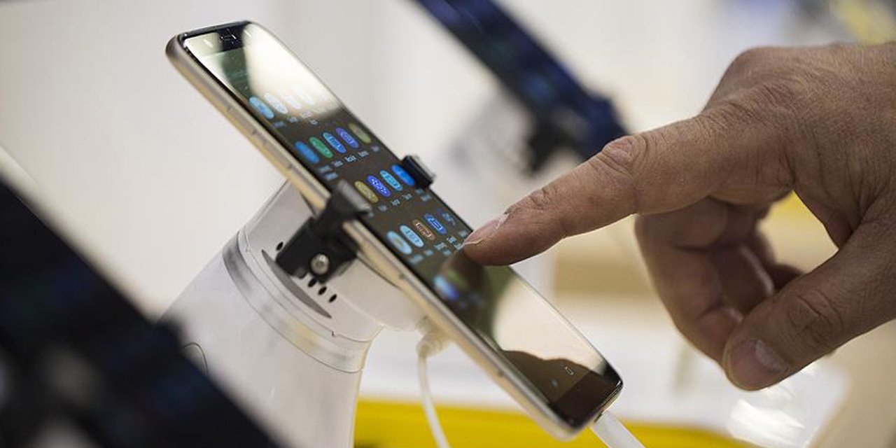 Türkiye’de 3 milyon telefonun fişi çekiliyor