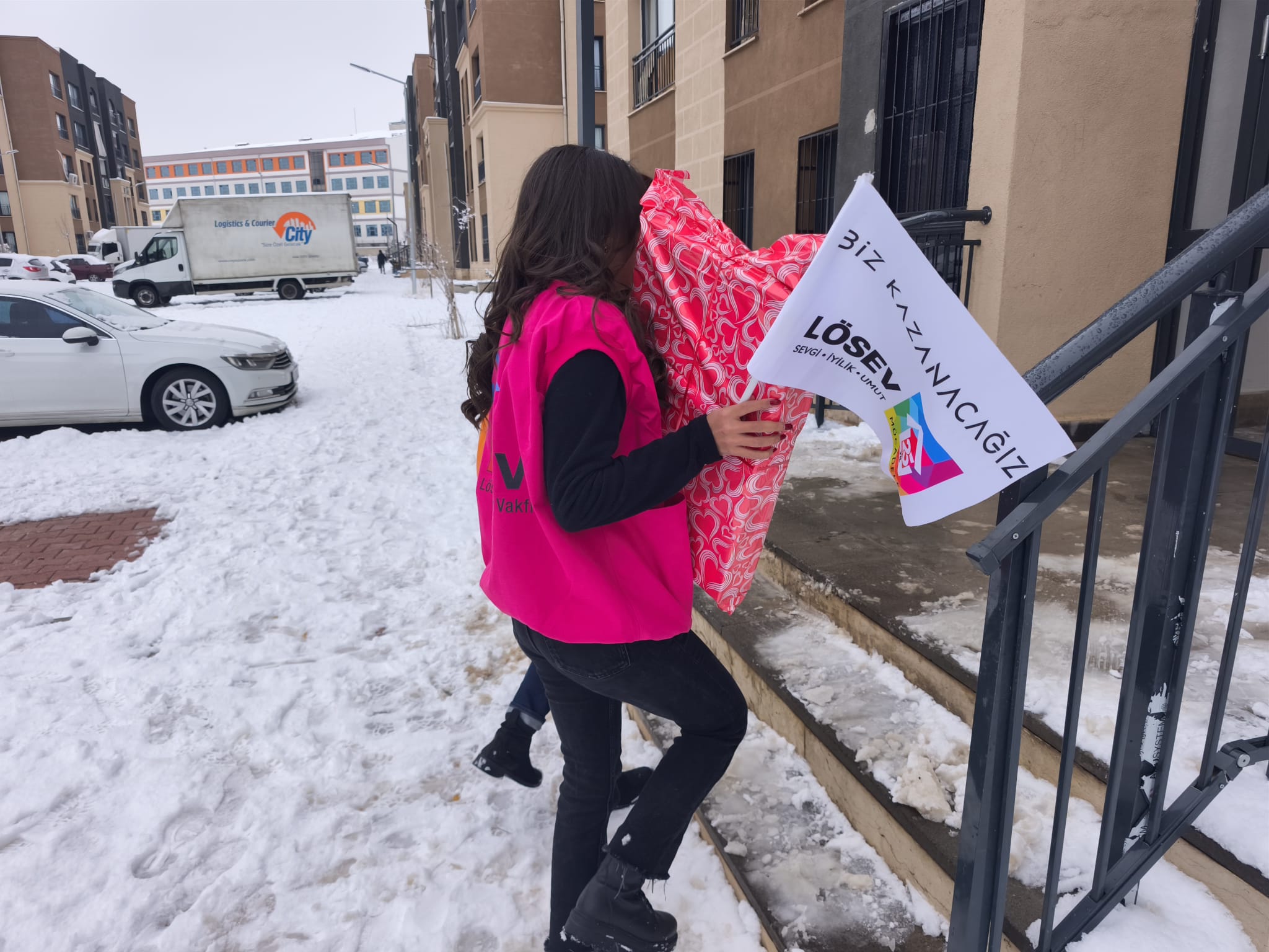 LÖSEV, Diyarbakır’da çocukların yüzünü güldürdü