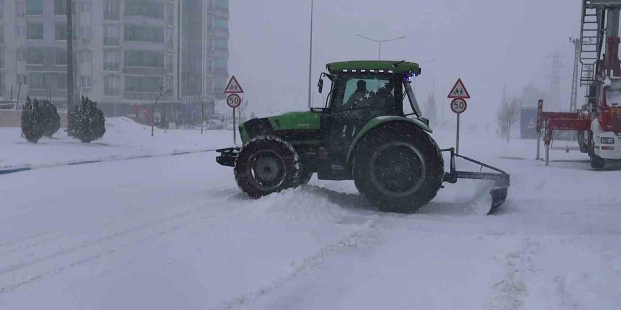 Adıyaman'da köy ve mezra yolları kapandı