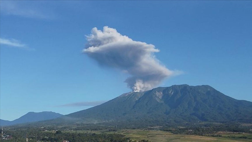 Endonezya’da yanardağ’da korkutan hareketlilik