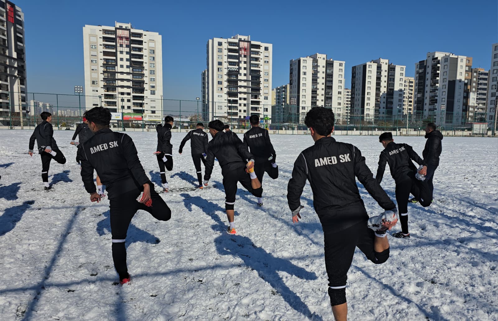 Amedspor altyapısı kar, kış, soğuk ve ceza demeden çalışıyor