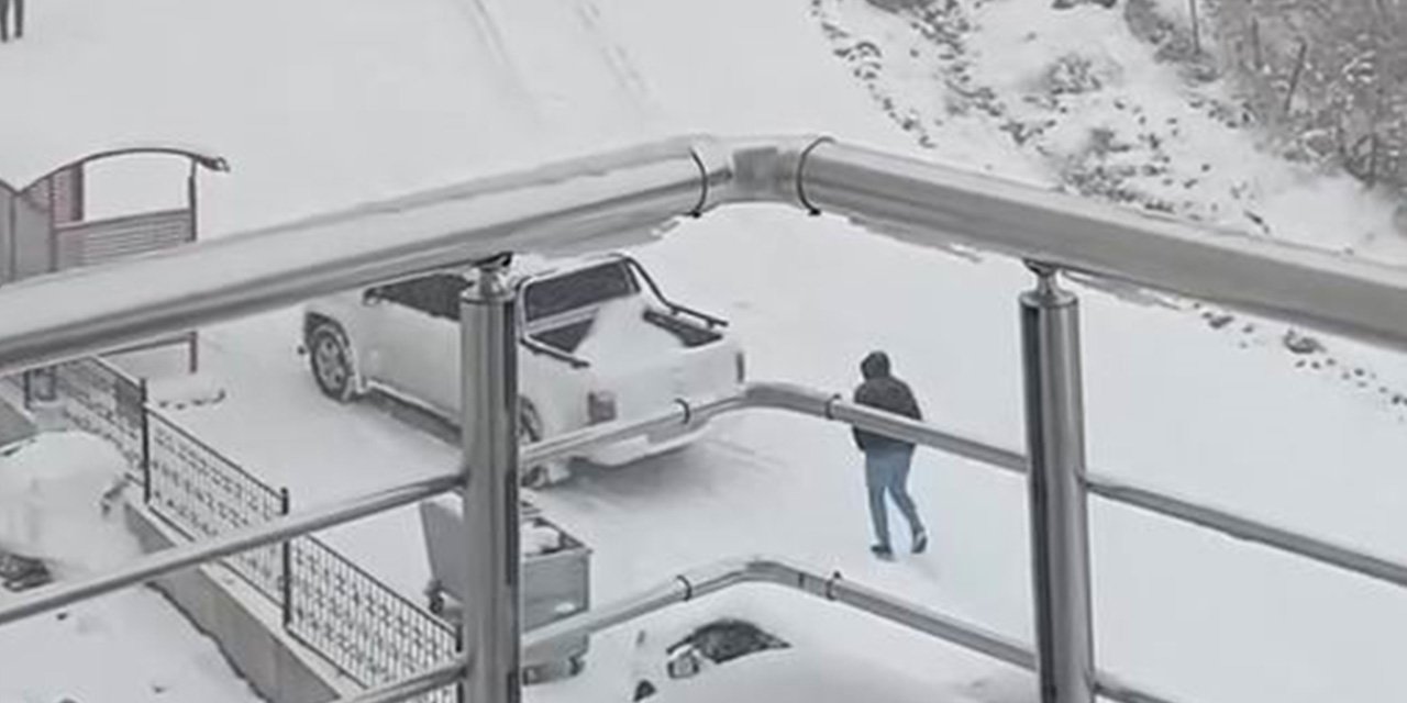 Diyarbakır’da kontrolden çıkan minibüsten kıl payı kurtuldu