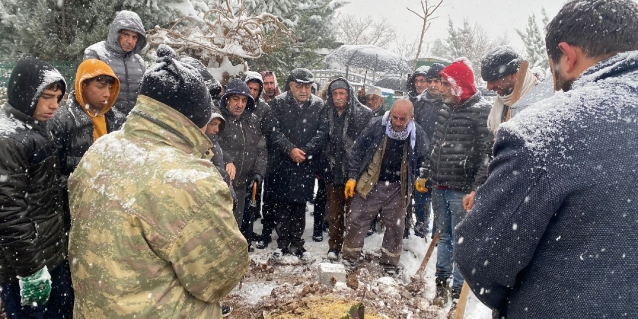 Diyarbakır'ın 60 yıllık yaşayan hafızası Ahmet Özgüç hayatını kaybetti
