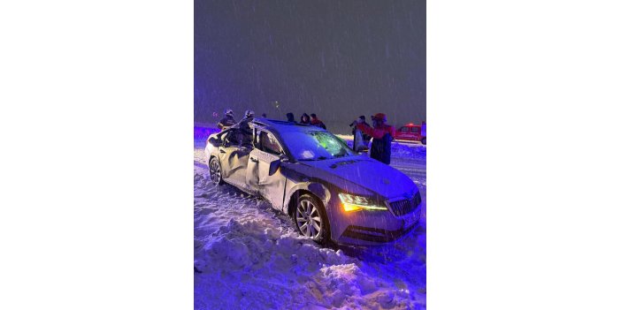 Yol çalışması yapan araç ile otomobil çarpıştı: 1 ölü, 4 yaralı