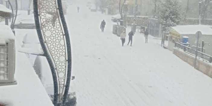 Diyarbakır'da ilçeler arası ulaşım kesildi