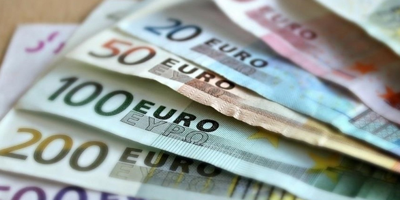 O ülke para birimini değiştirerek Euro’ya geçti