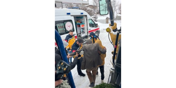 Batman’da mahsur kalanlar ekiplerce kurtarıldı