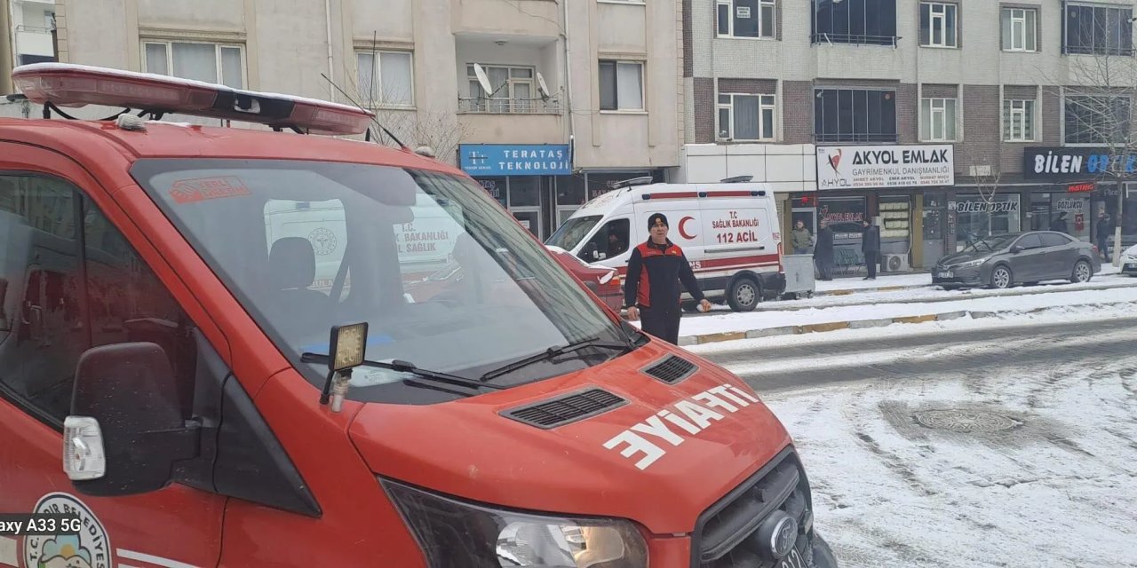 Halatı kopan asansör korkuttu: Anne ve kızı yaralı
