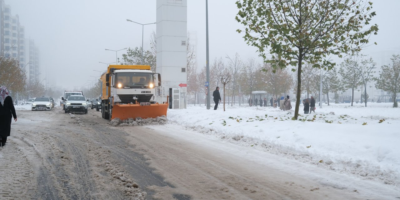 Diyarbakır'da karla mücadele: Ekipler kesintisiz sahada