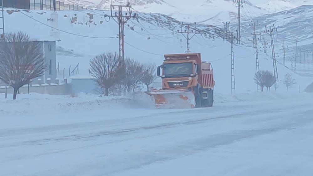 Van'da 594 yerleşim yolu kapandı