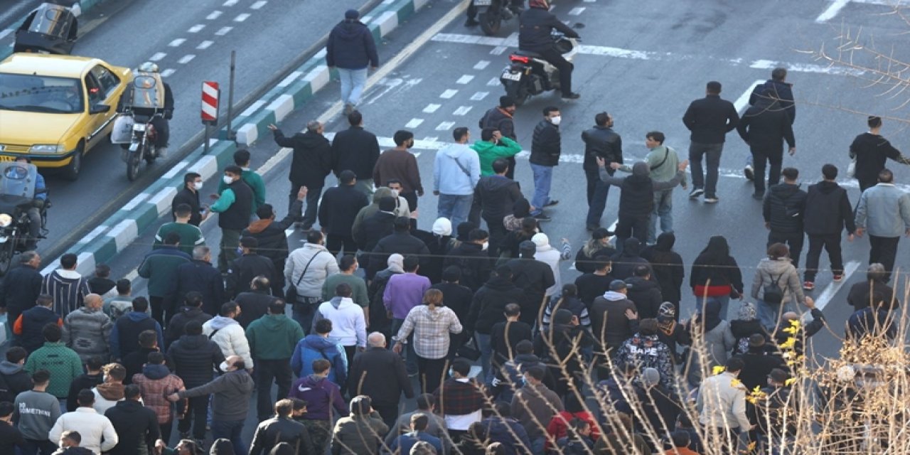 İran’daki protestolar büyüyor: 18 ölü, yüzlerce tutuklu