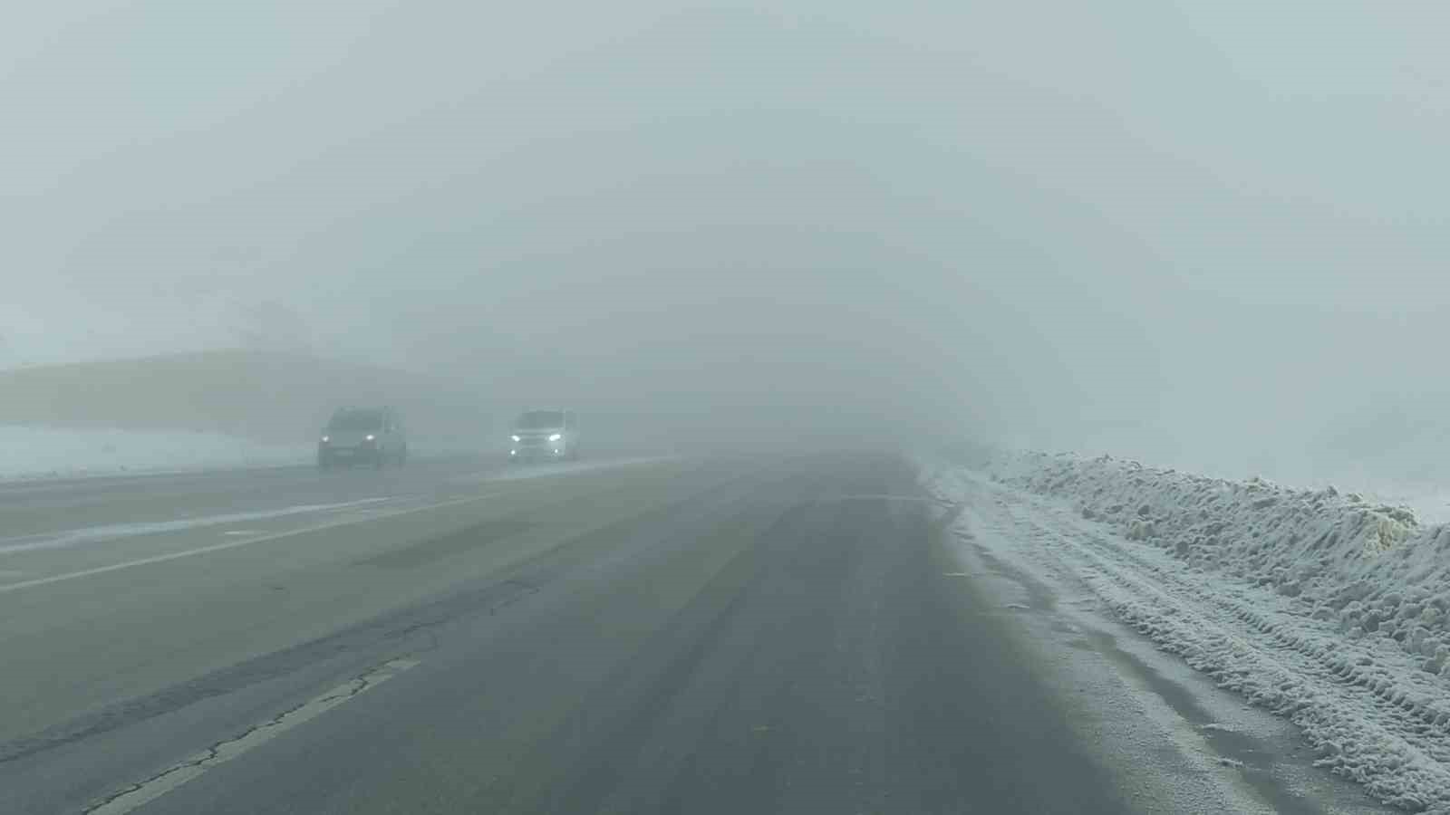 Van-Özalp yolunda yoğun sis