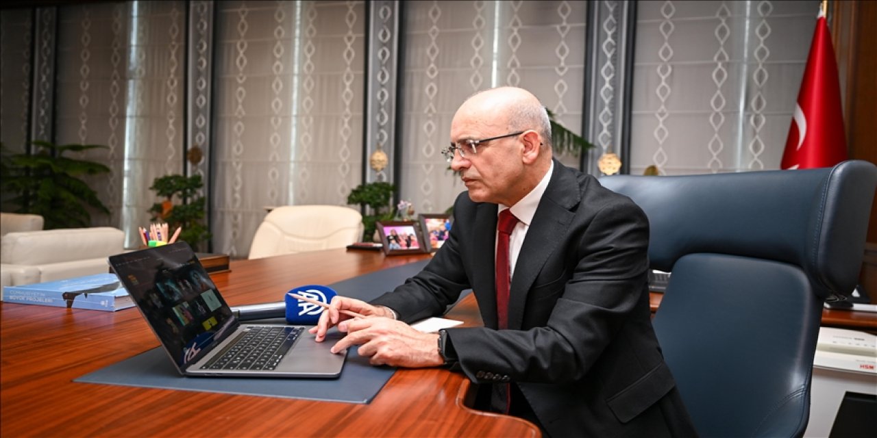 Bakan Şimşek, AA'nın "Yılın Kareleri" oylamasında tercihlerini yaptı