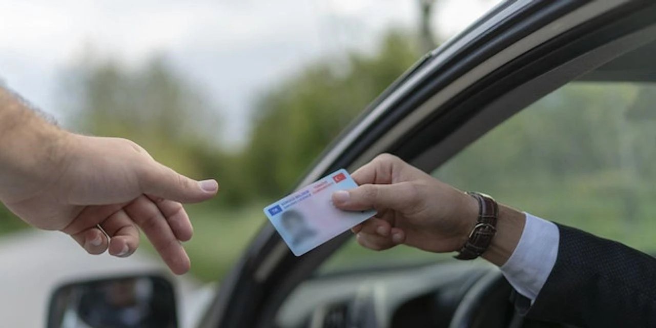 Ehliyetini kaptıran artık borcunu bitirmeden alamayacak