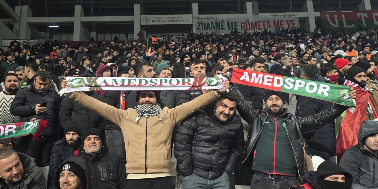 Diyarbakır'da soğuk havayı Amedspor taraftarı ısıttı