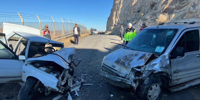 Şanlıurfa’da 2 otomobil çarpıştı: 3 yaralı