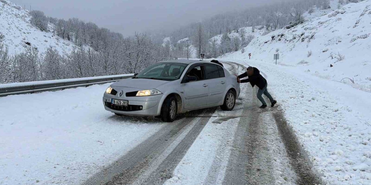 Adıyaman’da sürücüler kara takıldı