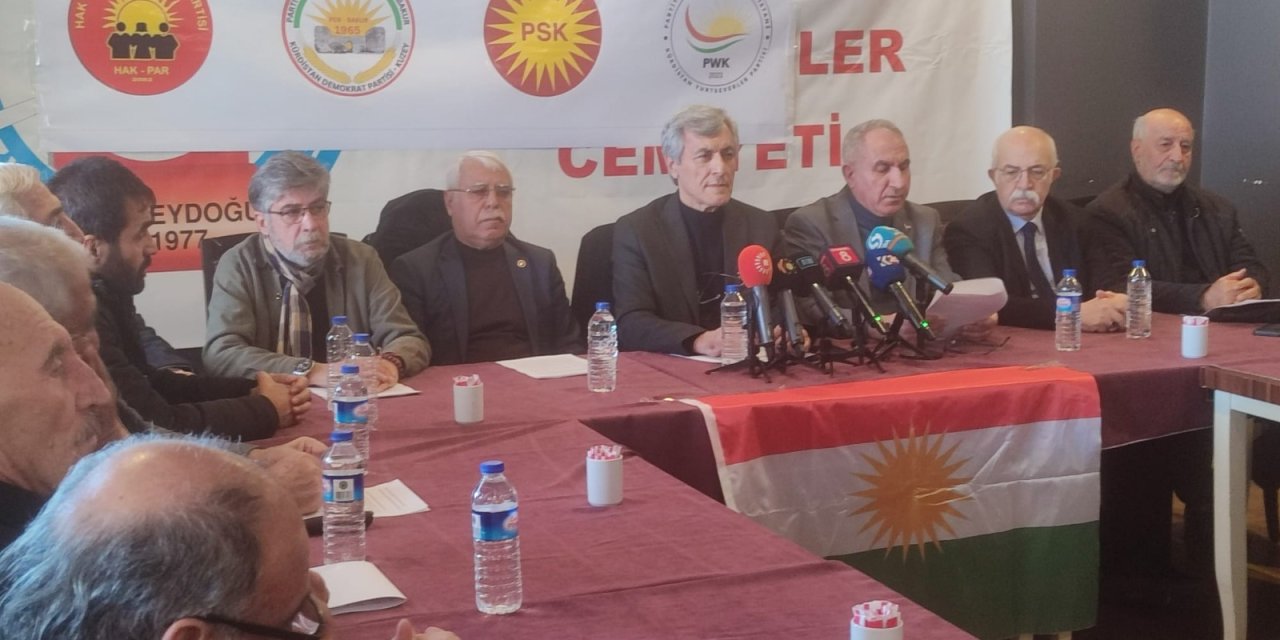 Diyarbakır'da Kürt Partileri Halep ve İran Kürtleri için toplandı