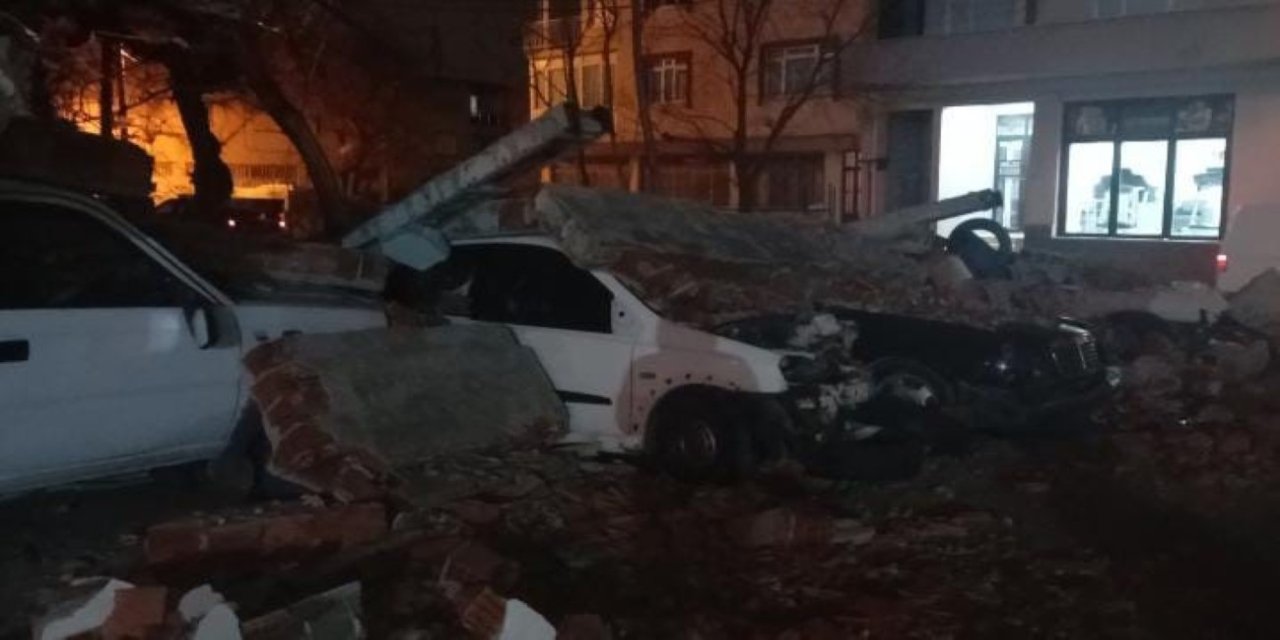 Lodos duvarı devirdi: 10 araç hasar gördü