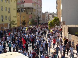 Binlerce kişi Kobane sınırına akın etti
