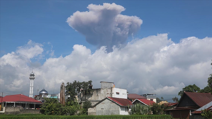 Marapi Yanardağı'nda patlama