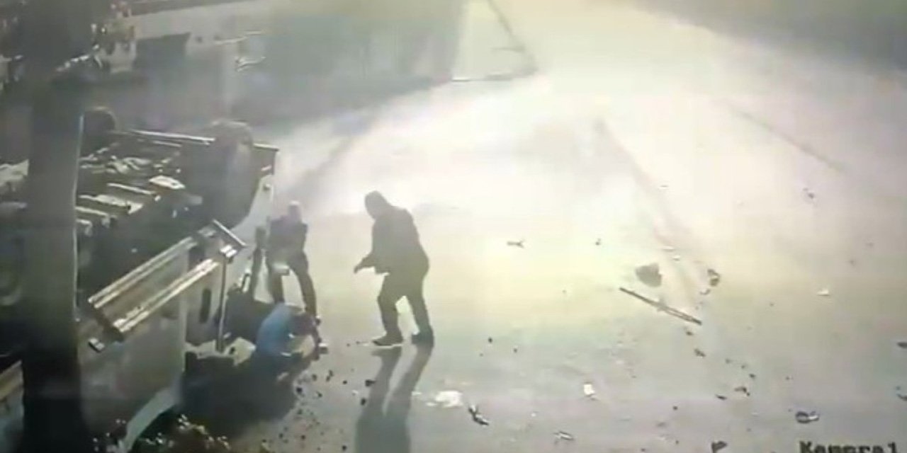 Çöp kamyonu devrildi: 3 yaralı