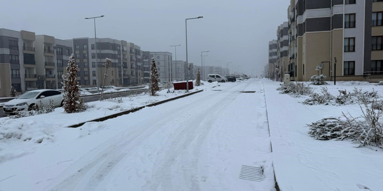 Diyarbakır’da kar yağışı yeniden başladı