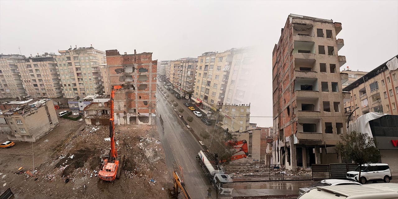VİDEO - Diyarbakır’da tepki çeken bina yıkılıyor