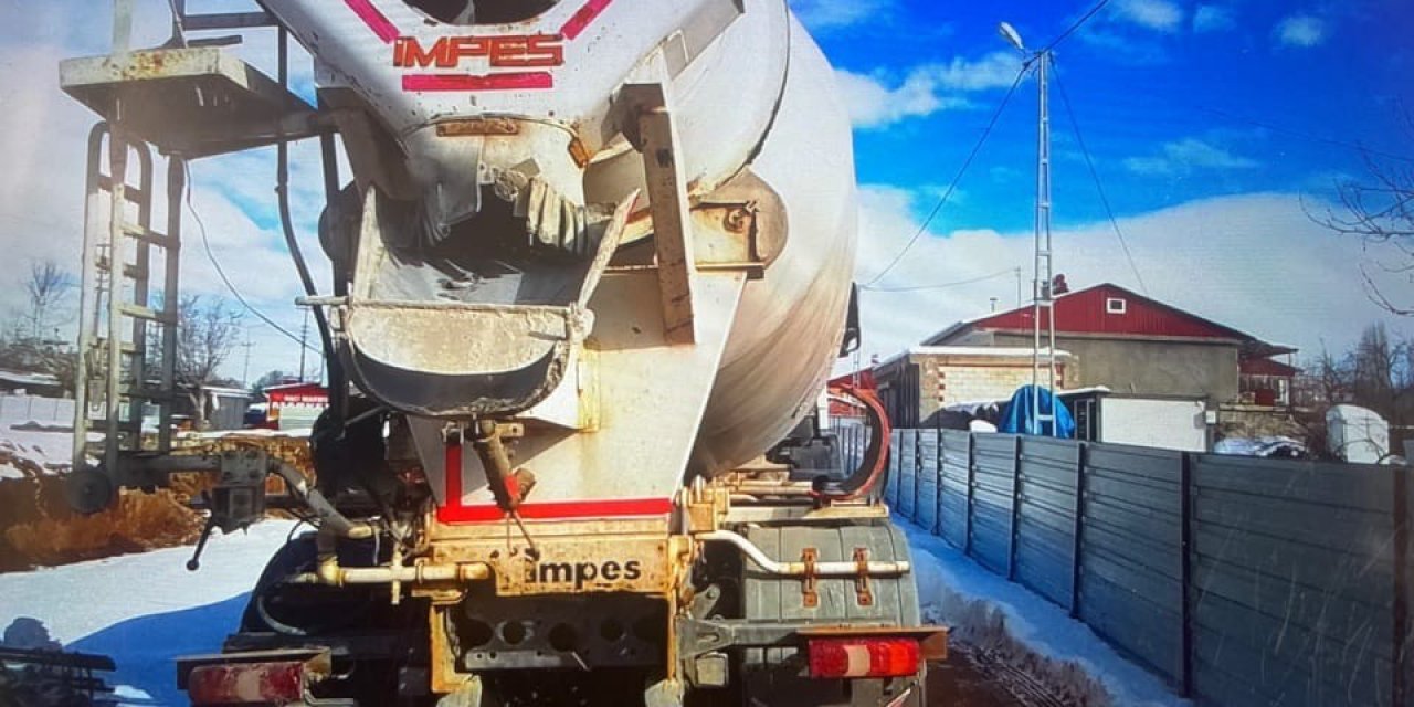 Beton mikseri yayaya çarptı