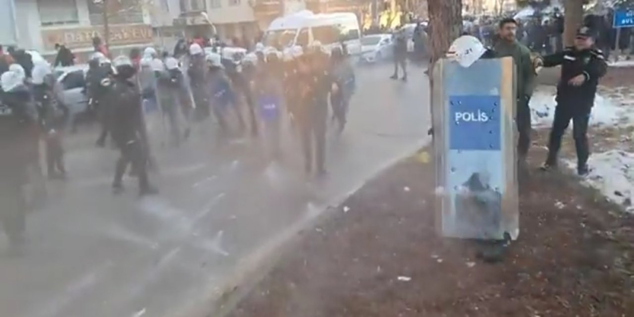 Diyarbakır'da Suriye protestosuna polis müdahale etti