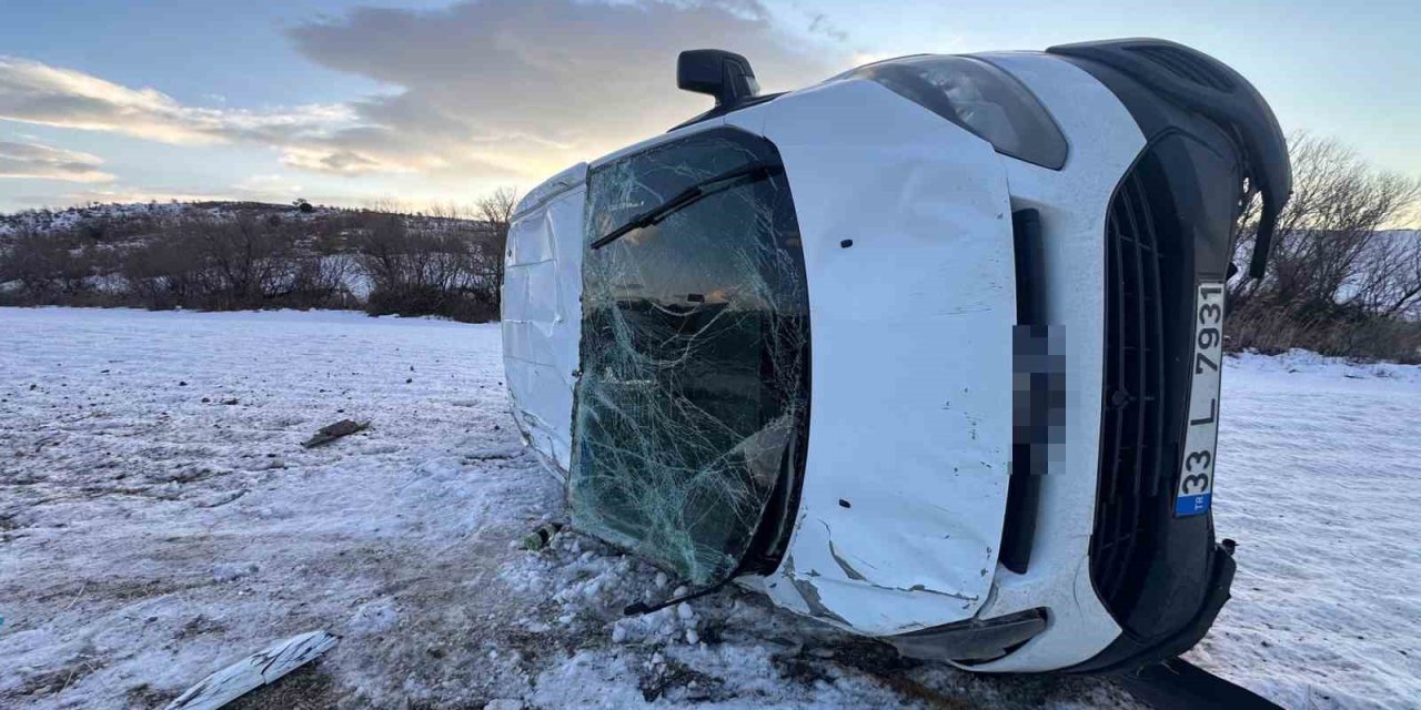 Minibüs takla attı: 4 yaralı