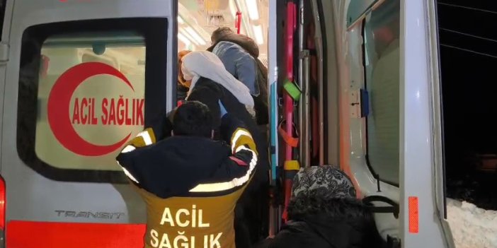 Yolda mahsur kalan hasta hastaneye ulaştırıldı