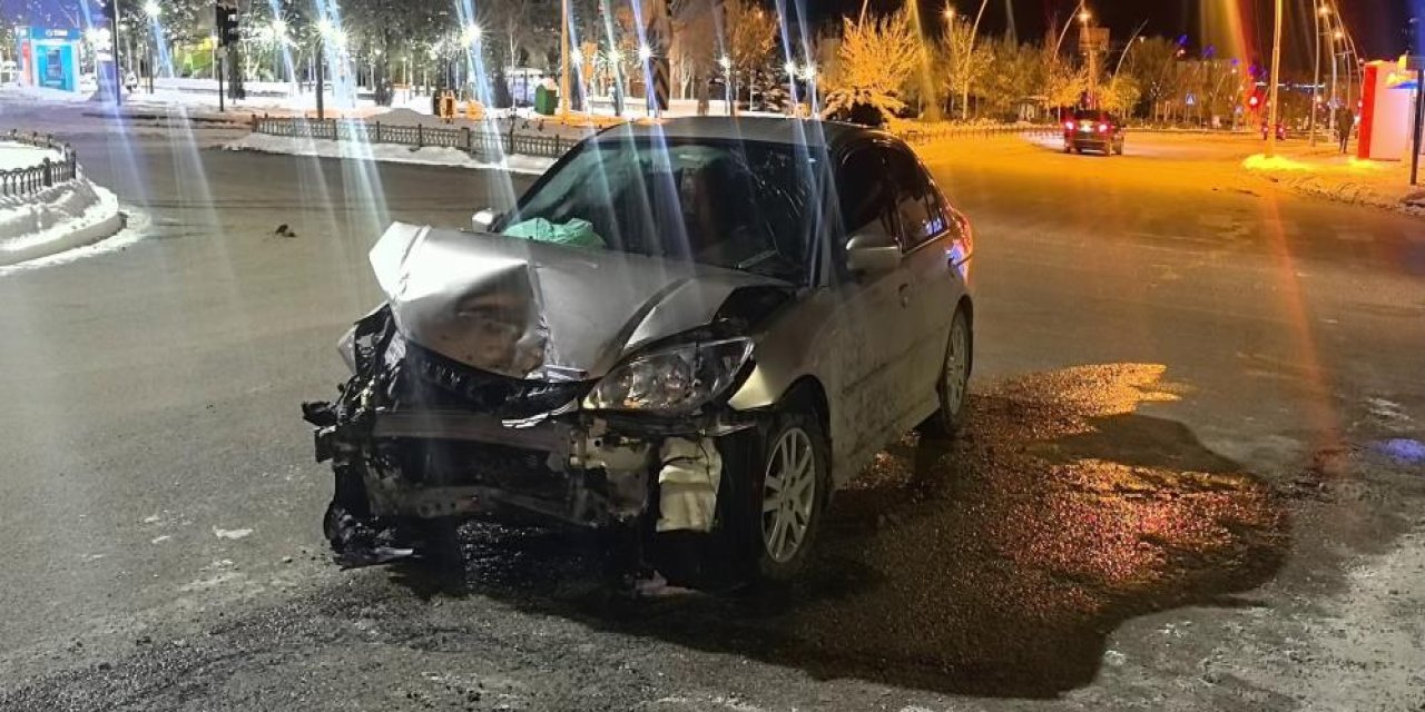 İki otomobil çarpıştı: 4 yaralı