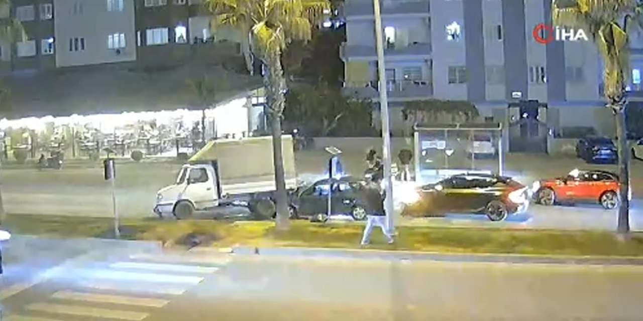 Yayaya yol vermek zincirleme kazaya yol açtı