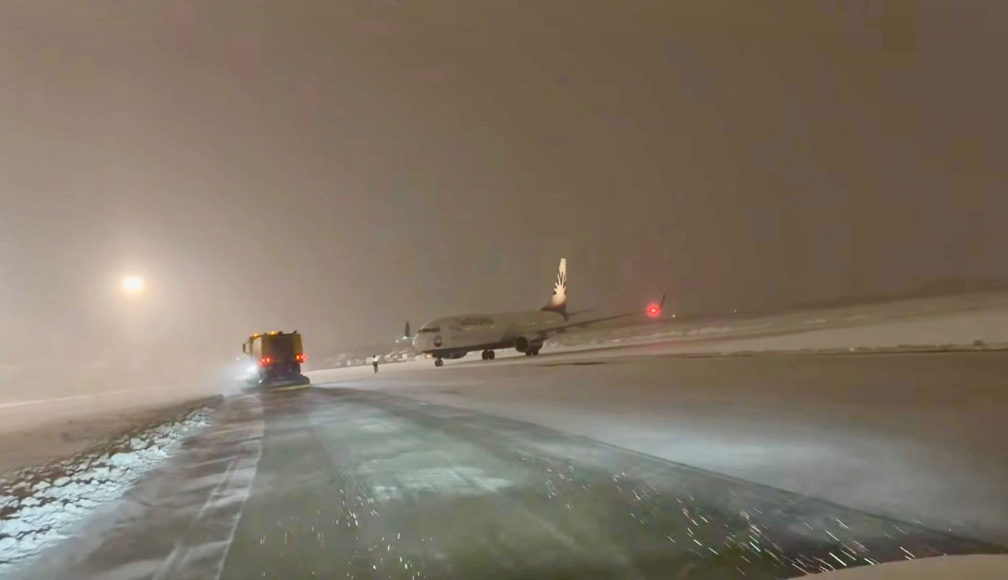 Diyarbakır Havalimanı’nda kar mesaisi