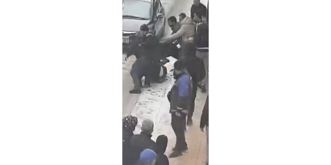 Sokak ortasında tekme tokat kavga