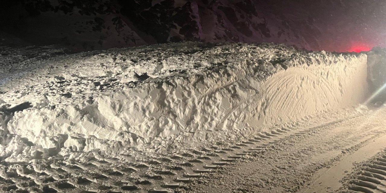 Erzincan-Sivas karayolu ulaşıma yeniden açıldı